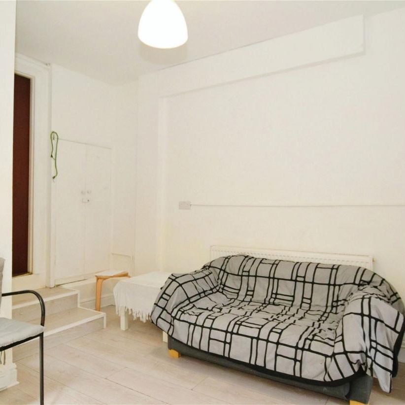 Cecil Road, Hounslow - Photo 1