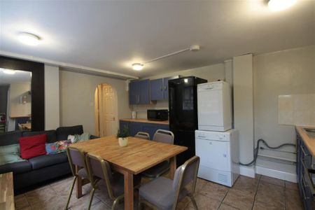 6 bedroom terraced house to rent - Photo 5