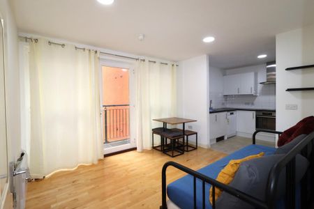2 bedroom flat to rent - Photo 2