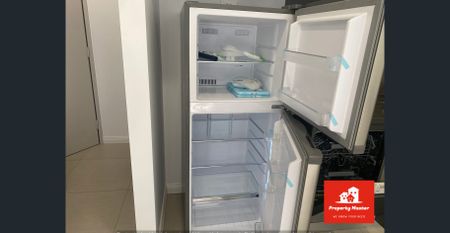 Nearly new One-Bedroom luxury Apartment full furnished and appliances - Photo 4