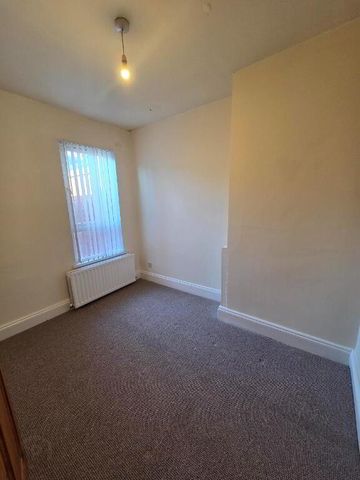 21 Fallswater Street, Belfast, BT12 6BZ - Photo 2