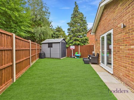 4 bedroom semi-detached house to rent - Photo 3