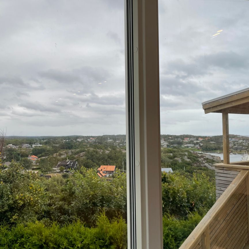 Västra Bergavägen, Kullavik - Photo 1