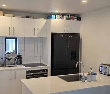 Sunny 2 Bedroom 2 Bathroom with one parking space near new family home - Photo 3