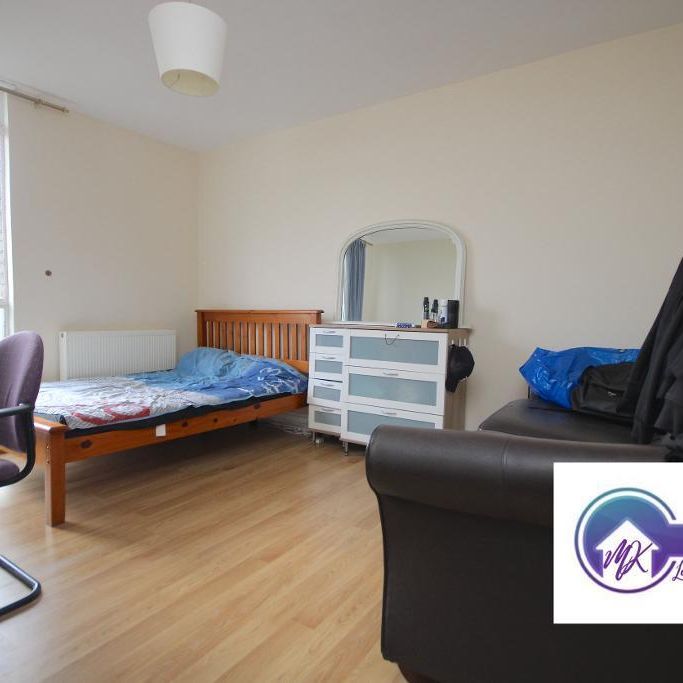 4 bedroom flat to rent - Photo 1