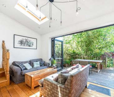 5 bedroom end of terrace house to rent - Photo 1