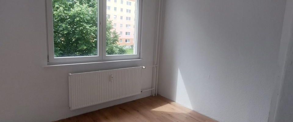 Erstbezug nach Sanierung! Ideal für 2 oder 3 Personen. Günstige Wohnung mit Einbauküche und Balkon!!! - Foto 1