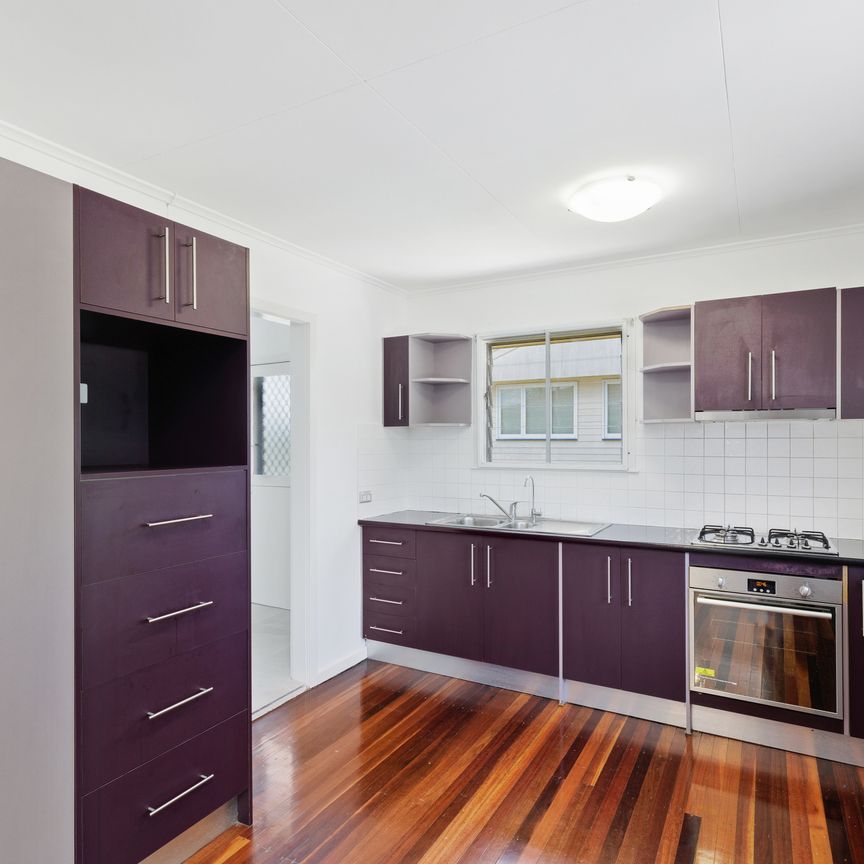 21 Luprena Street, Mansfield QLD 4122 - House For Rent | Domain - Photo 1