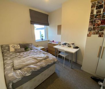 6 bedroom terraced house to rent - Photo 2