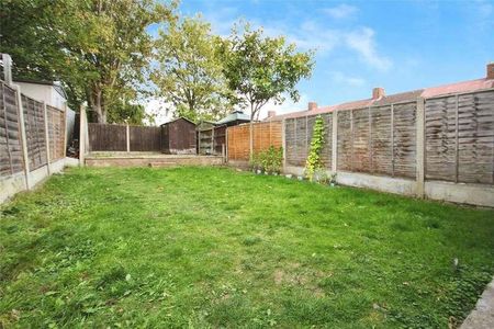 Cropparth Road, Dagenham, RM10 - Photo 5