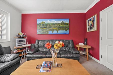 4 bedroom detached house to rent - Photo 3