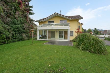 single-family home - Photo 2