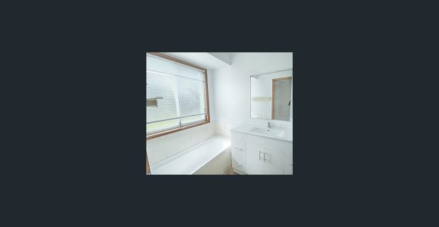 Family Living in a Quiet Shellharbour Cul-de-Sac - Photo 1