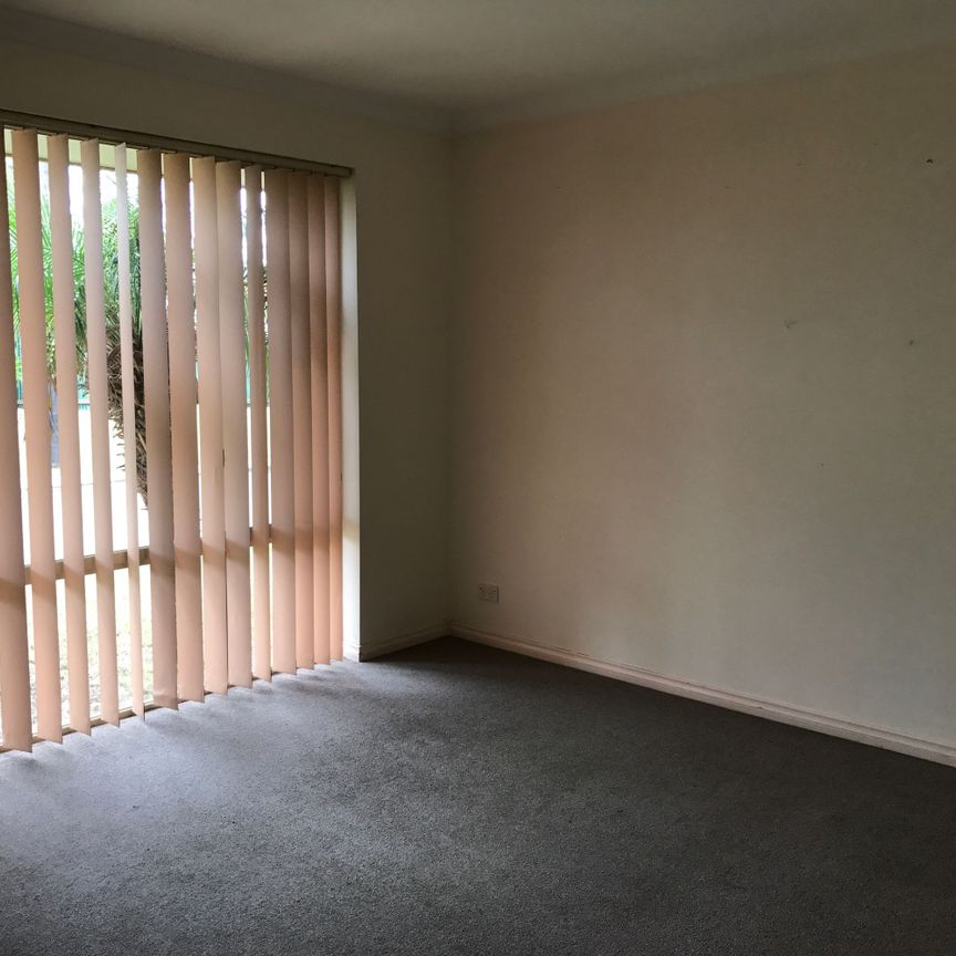 "Well presented Unit in a Secure Complex" - Photo 1