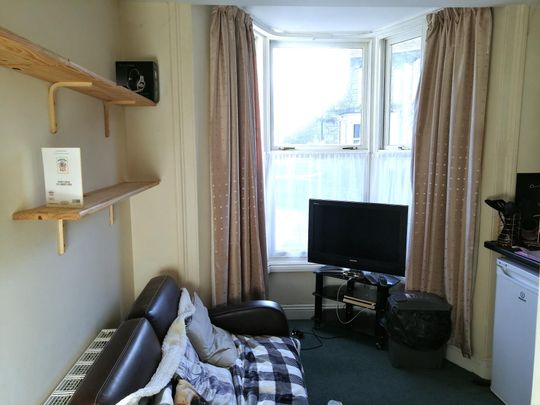 Castle Street - Photo 1