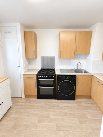 3 bedroom flat to rent - Photo 5