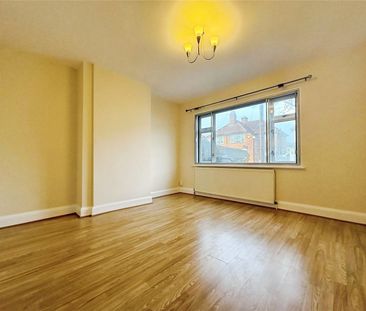 Wellington Avenue, Hounslow, TW3 3SY - Photo 3