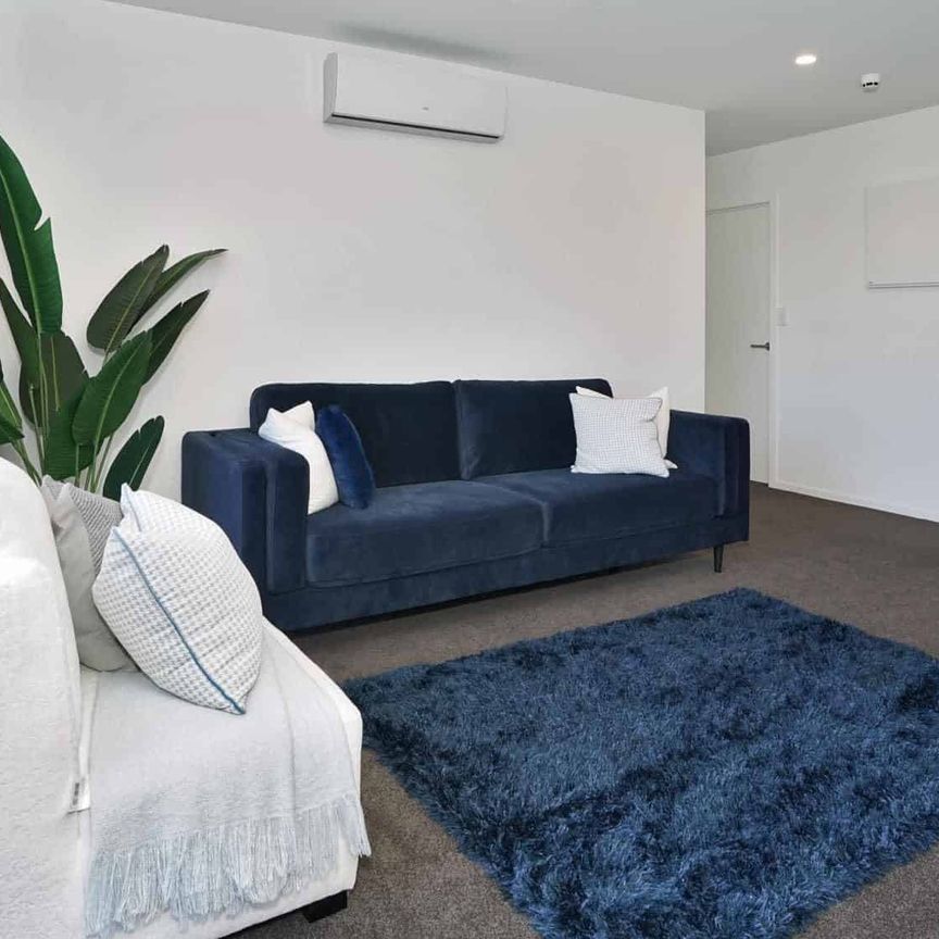 Sunny 2-bedroom downstairs apartment for rent!! - Photo 1