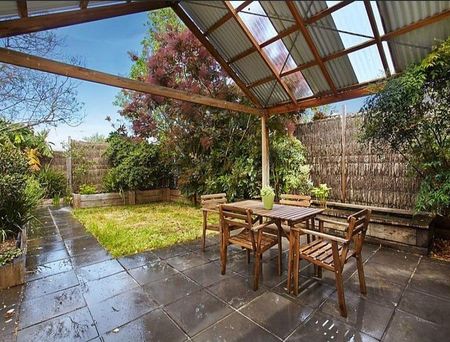 13 Roseberry Street, Ascot Vale VIC 3032 - Photo 2