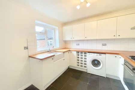 2 bedroom flat to rent - Photo 2