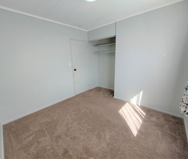 Sunny Three-Bedroom Family Home - Bellevue - Photo 3