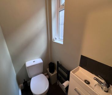 First Floor Flat, Middle Flat, Brynmill Crescent, Brynmill, Swansea... - Photo 4