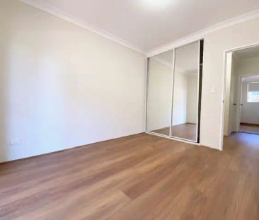 “WALKING DISTANCE TO STATION & SHOPS!!!” - Photo 5