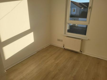 Semi-detached house to rent on - Photo 5