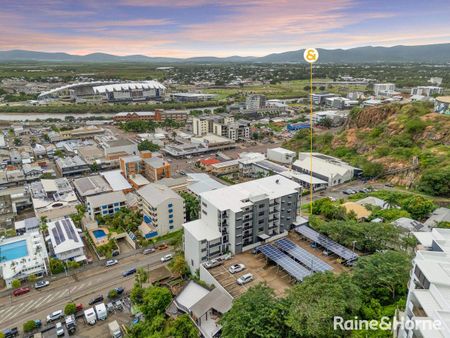 City living with a view - Photo 4