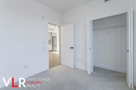 Condo in Port Moody, BC - Photo 5
