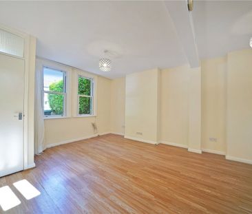 Chase Side Crescent, EN2, Middlesex - Photo 1