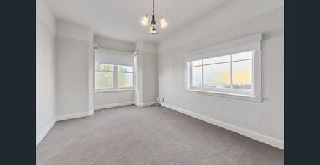 Classic Family Home - Photo 3