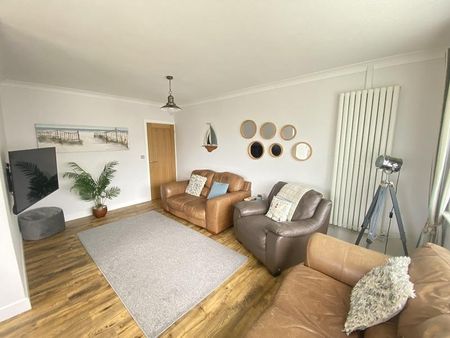 3 bedroom detached house to rent - Photo 3