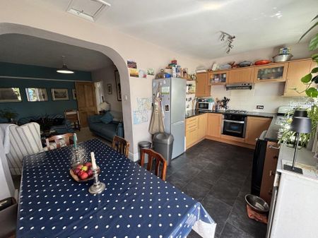 3 bedroom semi-detached house to rent - Photo 3