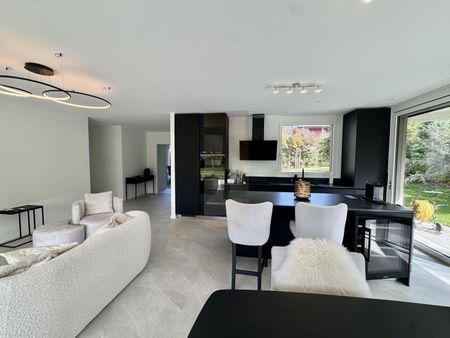 Superbe appartement meublé en rez de jardin - Photo 2