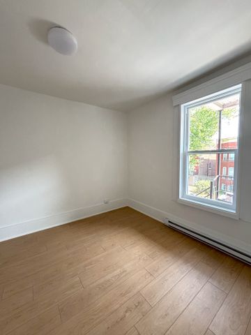 Fully renovated 5 1/2 apartment in Lachine - Photo 4