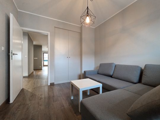 Salon z ceglaną ścianą apartament Maratońska Poznań - Фото 1