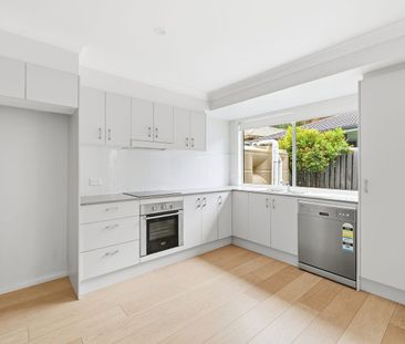 MODERN COMFORT, EASY LIVING! - Photo 4