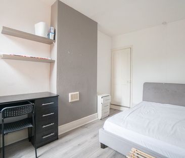 2 Bed Terraced House, Tudor Road, LE3 - Photo 2