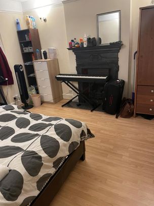 1 bedroom in a house share to rent - Photo 1