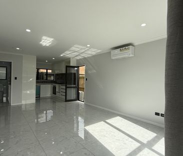 Four Beds Townhouse with 2 parking - Photo 3