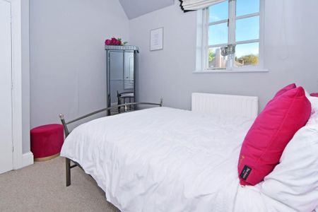 3 bedroom terraced house to rent - Photo 5