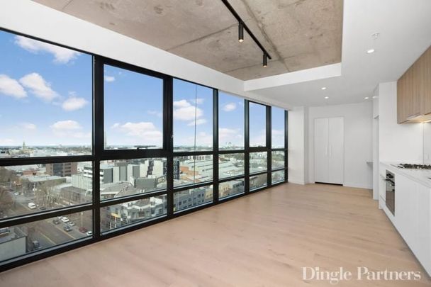 MODERN LIVING IN SOUTHBANK! - Photo 1