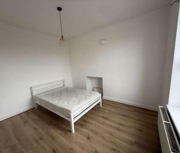 Bank Apartments Friern Barnet Road, London, N11 - Photo 1