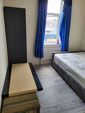 1 bedroom in a house share to rent - Photo 3