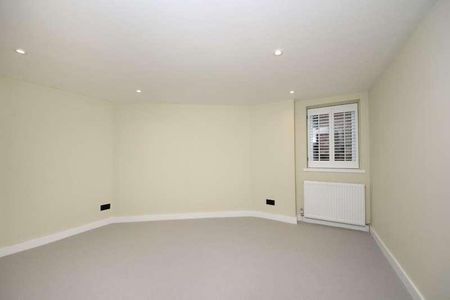 Gloucester Road, W3 - Photo 3