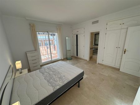 Casa adosada de alquiler en Urbanización Aloha Lake, 20, Los Naranjos - Photo 3