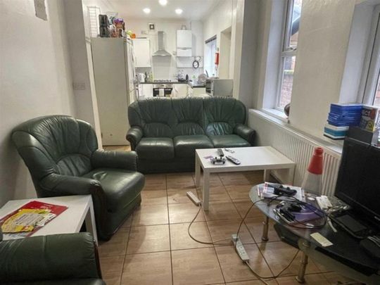 5 bedroom private hall to rent - Photo 1