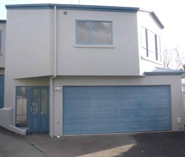 3 Bedrooms, 2 Bathrooms in City - Photo 1