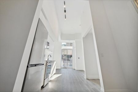 For Lease - 2369 Danforth Avenue Unit# 102, Toronto, Ontario - Photo 2